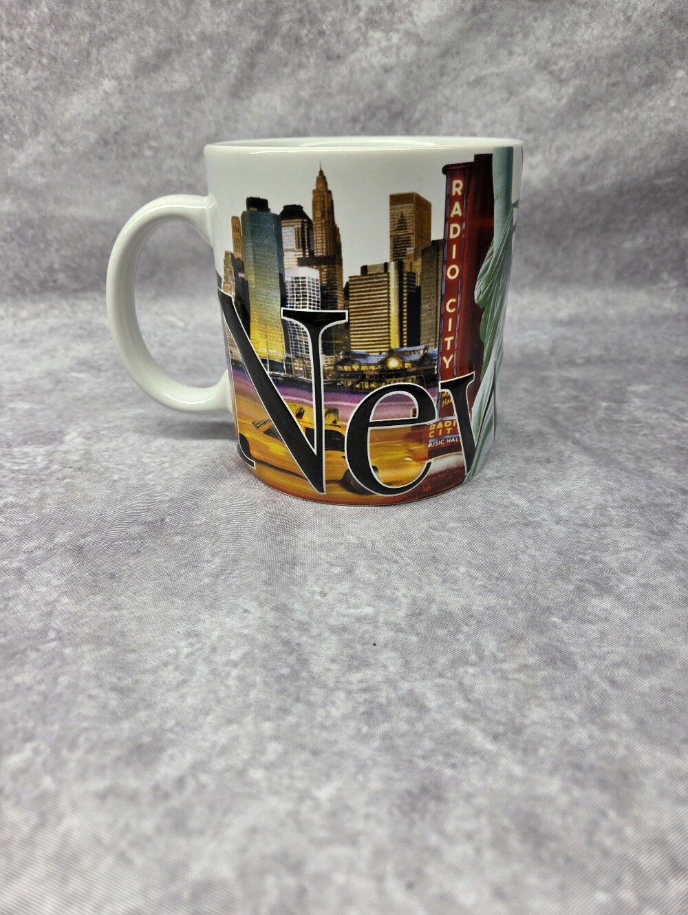 Americaware Coffee Mug *New York*3-D Relief Cup Colorful NYC Skyline 18 Oz 2012